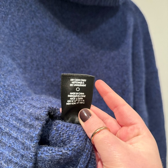 Alice + Olivia - Franklyn Turtleneck Pullover in Navy Multi - Picture 10 of 14